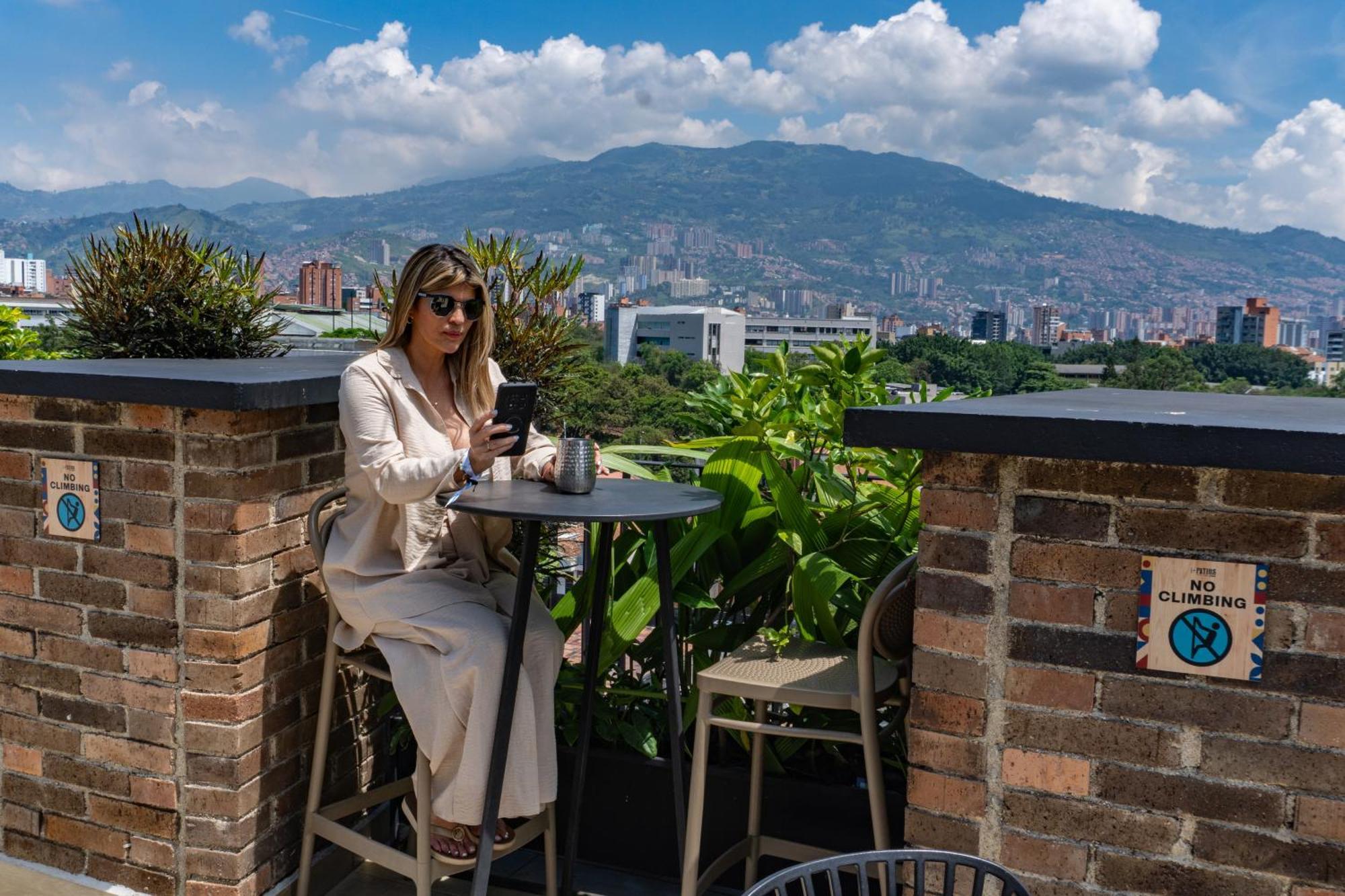 Los Patios Cool Living Medellin Ngoại thất bức ảnh